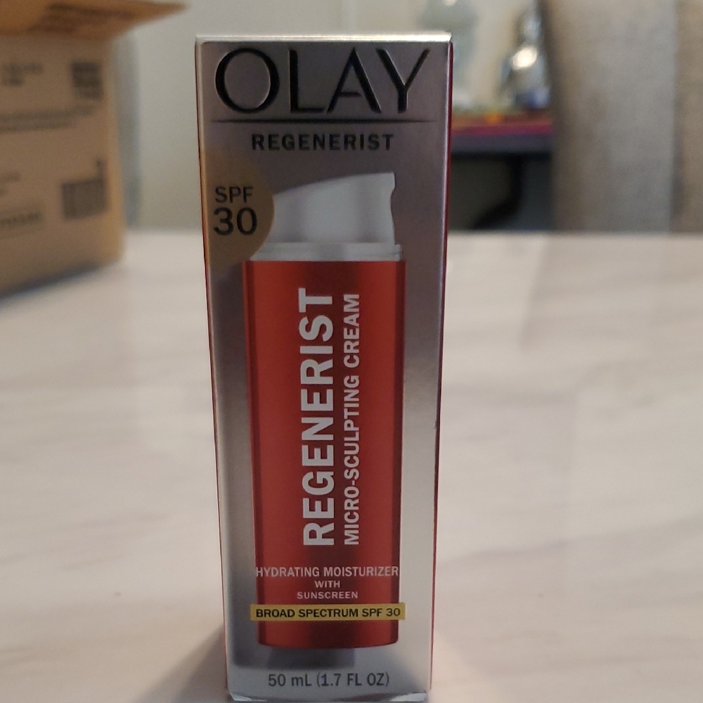 OLAY Regenerist Red and White Moisturizer SPF 30